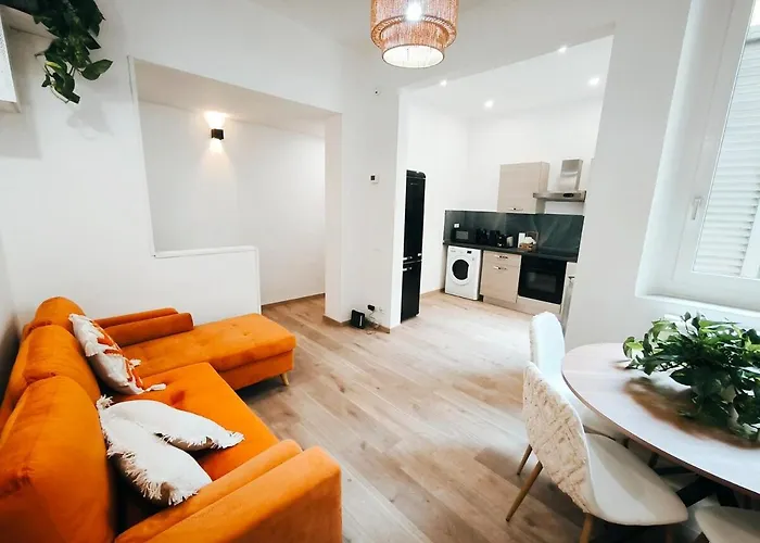 Zen Island Downtown Florence, New Apartment For 6