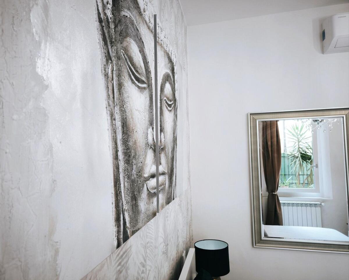 Zen Island Downtown Florence, New For 6 *